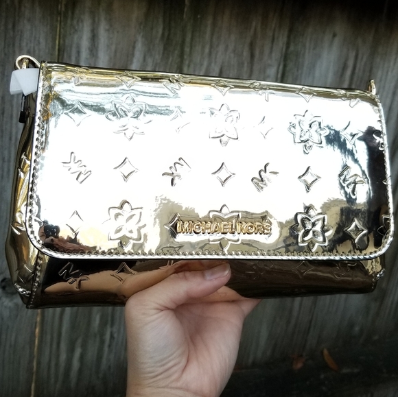 Michael Kors Handbags - 🍒NWT🍒 MK GOLD CONVERTIBLE CROSSBODY CLUTCH